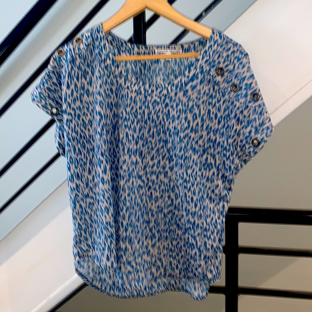 Collective Concepts blue animal print top metal grommet details on shoulder SM